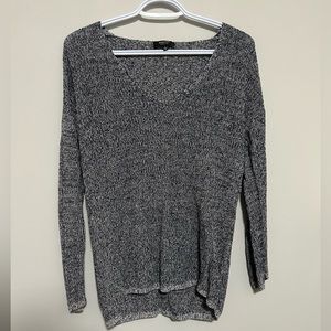 Aritzia Babaton Linen and Silk V Neck Sweater